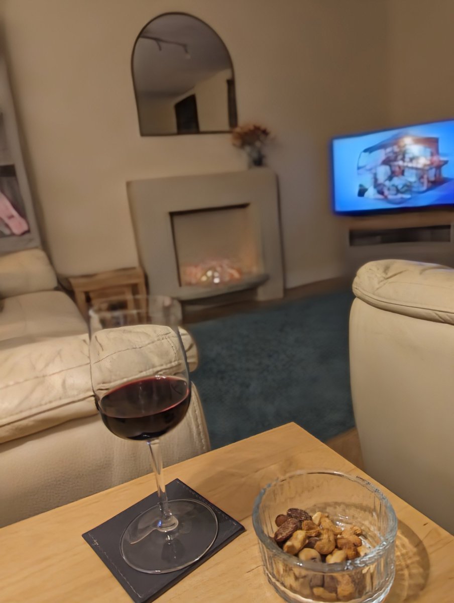 Autumn cosy evenings 🍷📺💤 #scarborough. Hope you're enjoying your #Saturdaynight however you're spending it.