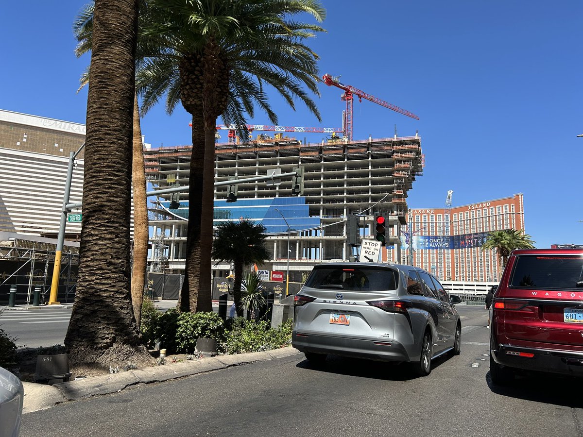 Mic_VegasSphere's tweet photo. Pics today of the new Hard Rock Hotel Guitar replacing The Mirage. This thing is going to be huge. They haven’t even gotten to the wide part of the bottom yet.
Interesting the are installing glass already, at least on the South side.
@LasVegasLocally https://t.co/rMGEKA2e14