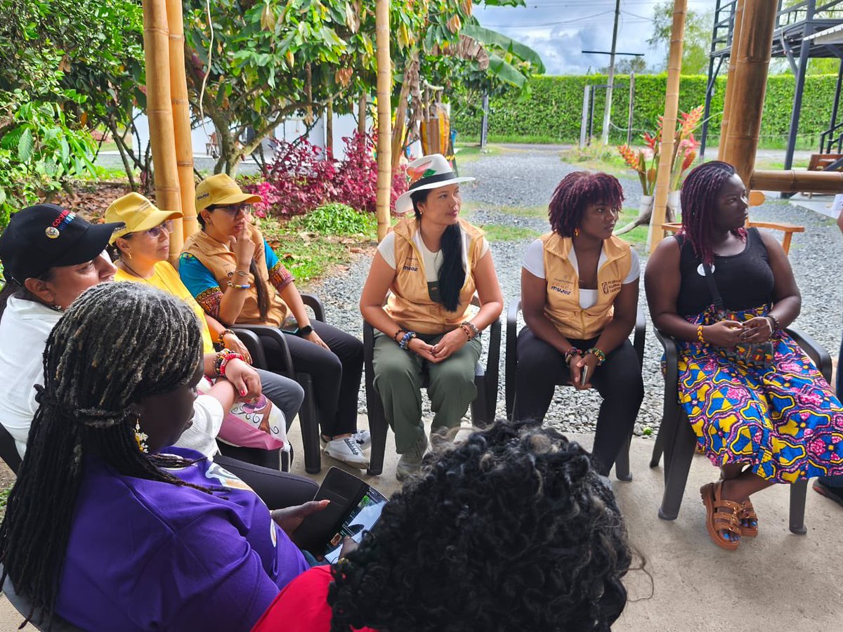 tillyakuanipaa's tweet photo. Cocoa Mmaa Goes Viral!

The Founder of Cocoa Mmaa, Madam Leticia Yankey, and 6 other Ghanaian female cocoa farmers were invited by the office of the Vice President of Colombia to Mentor Women Cocoa Producers in Colombia. @ViceColombia @fedecacao @Fondo_Mujer @ghcocobod 

 #cocoa #cocoafarming #womeninagriculture