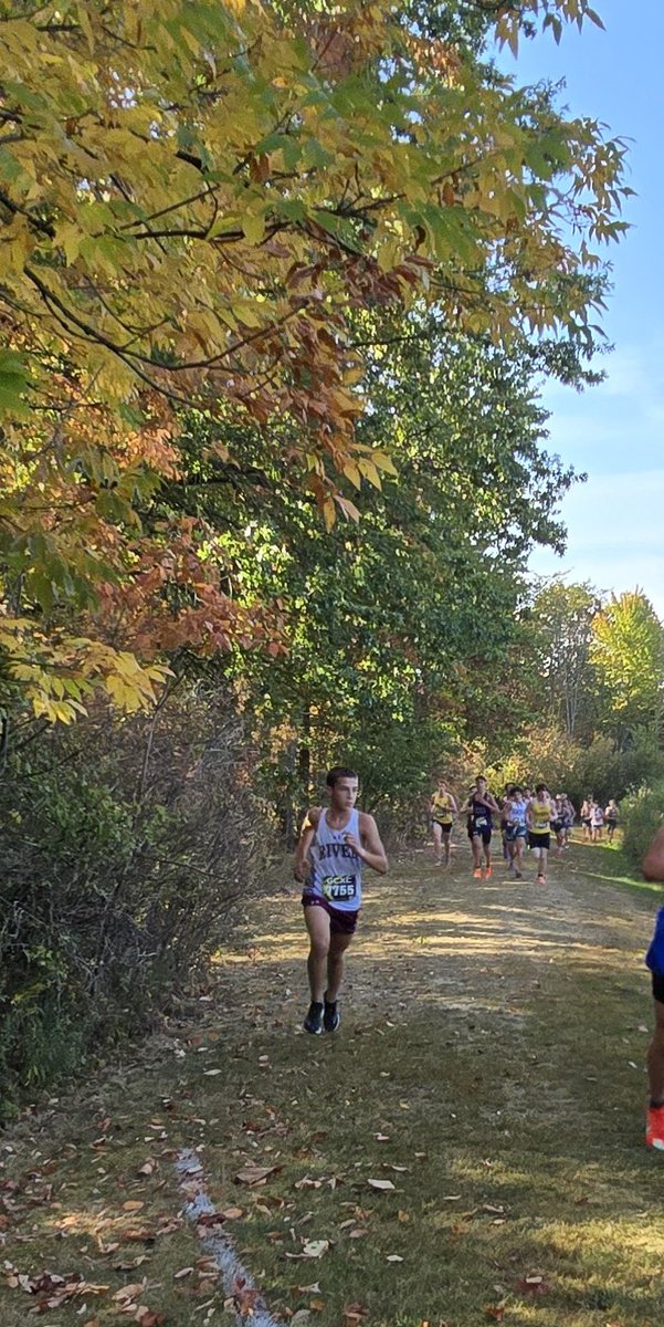 Varsity was 11th of 23 teams at Strongsville with EVERYONE racing a PR! WOW!! Junior Ryan Stirm placed 3rd overall, GO PIRATES!! 🏴‍☠️🏴‍☠️