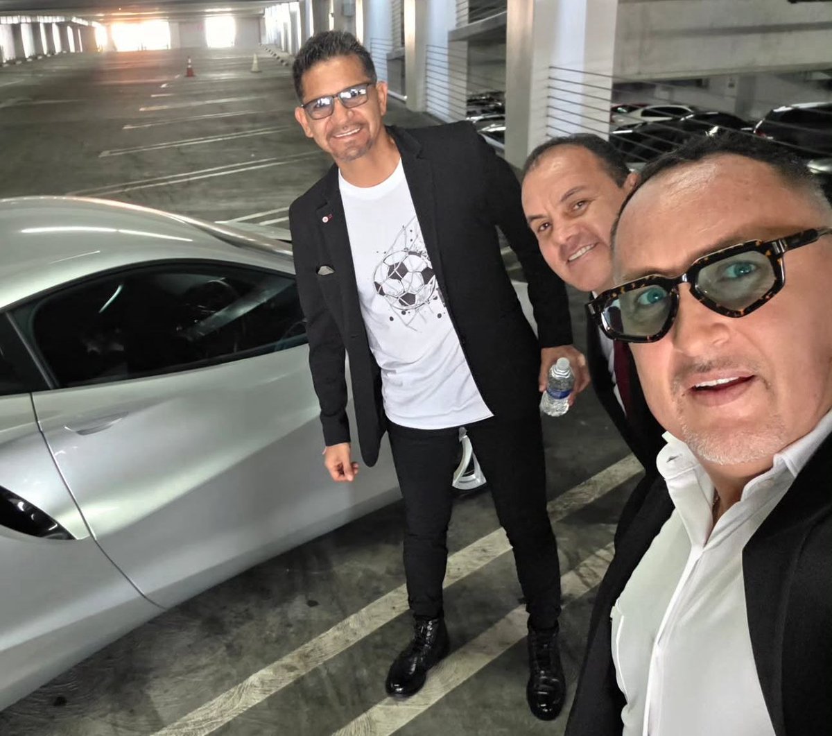 jorgegogdl's tweet photo. German Villa nunca ganó el sueldo de una estrella cuando era futbolista, con Cuauhtémoc Blanco fue encargado del deporte en Morelos donde ganaba 53 mil pesos. Pero ayer subió una foto con un Mclaren 720s de 5 millones de pesos. ¿Qué pasó en Morelos en el gobierno del Cuau? https://t.co/yjKSMjQym2