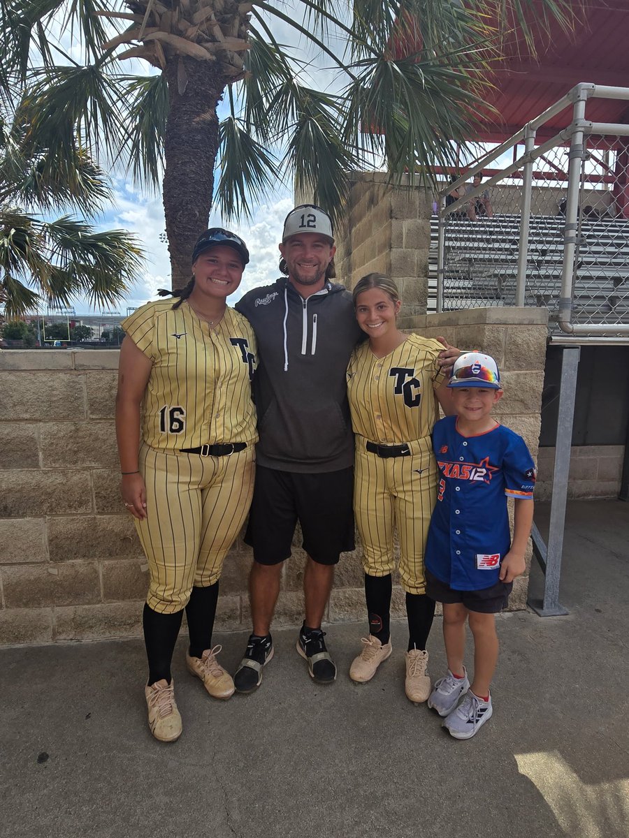 _JordanLyle's tweet image. So rewarding to see my girls excel at their next chapter of life. I’m beyond proud of you two and love yall so much @reesecottrell @CambianoKyleigh