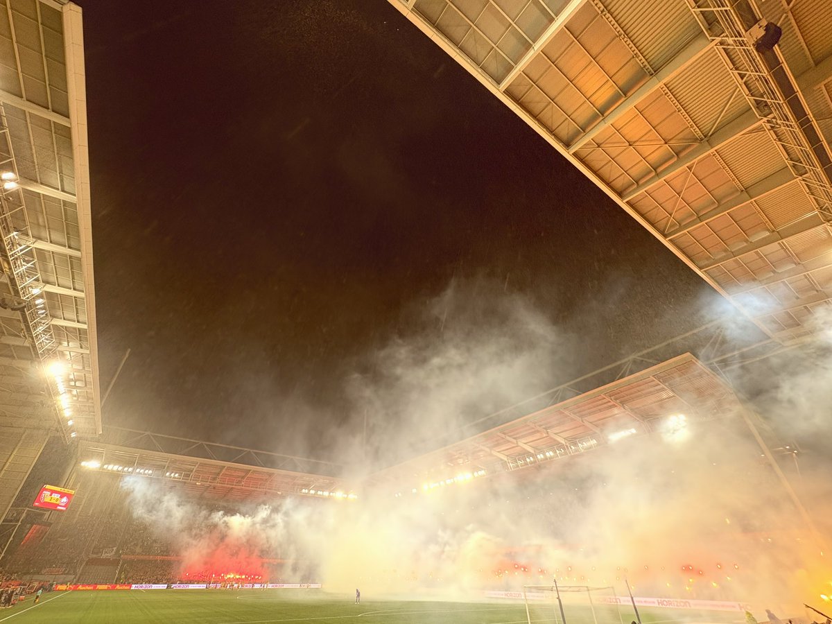 JackVentoux's tweet photo. C’est tout le stade qui va s’enflammer 🔥🎶 #RCLLOSC https://t.co/GNL01iZpuW