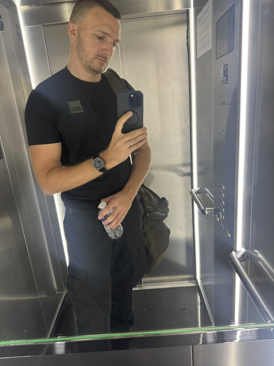 I find myself back in France on a week long fishing trip (again), which coincidently coincided with my birthday. Yesterday evening was relaxed and chilled and today on the lake. 
(Can’t be a mirror selfie when the lighting is that good and the fresh T-shirt fits so well)