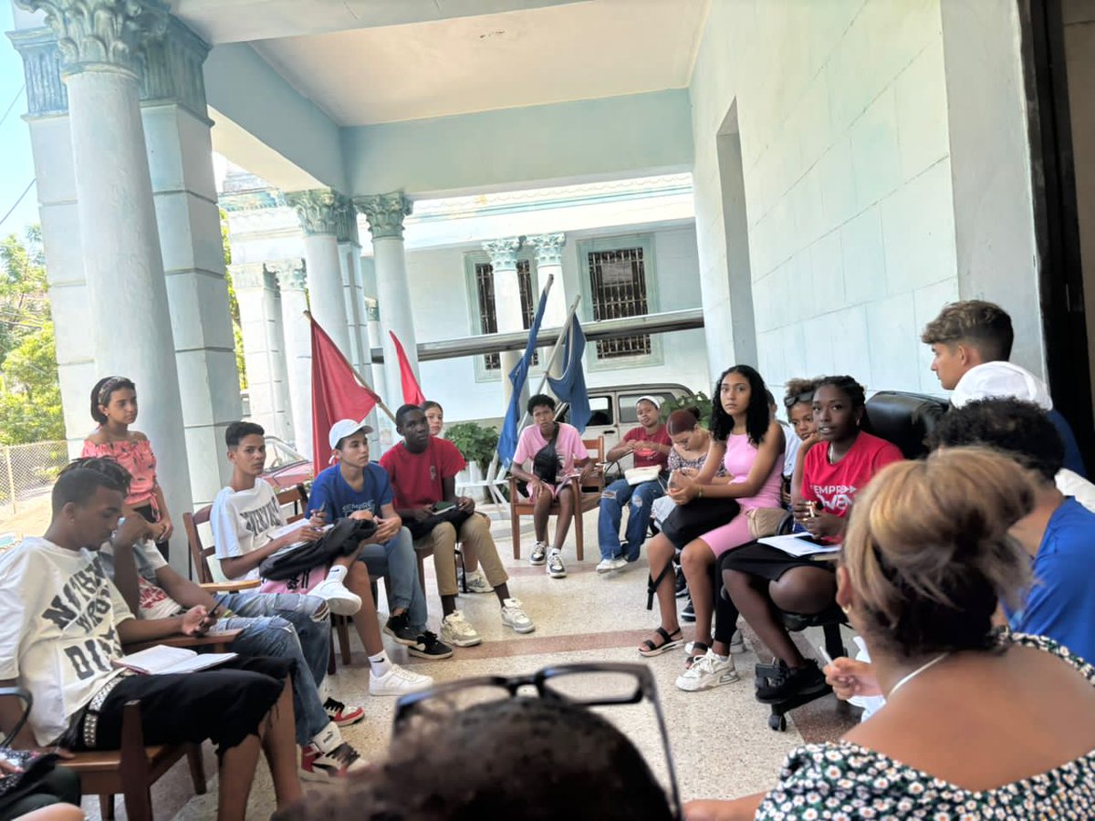 jordan_fgfres's tweet photo. Esta mañana si estuvo divertida y tu no sabe cuánto hoy hicimos la reunión ordinaria de presidentes municipales en el comité provincial de la UJC de LA HABANA super dinámico un espacio entretenido y muy fructífero a la hora de debatir el chequeo de acuerdo.#UnaFEEMQueAmaYFunda https://t.co/ZhuzUIaXq3