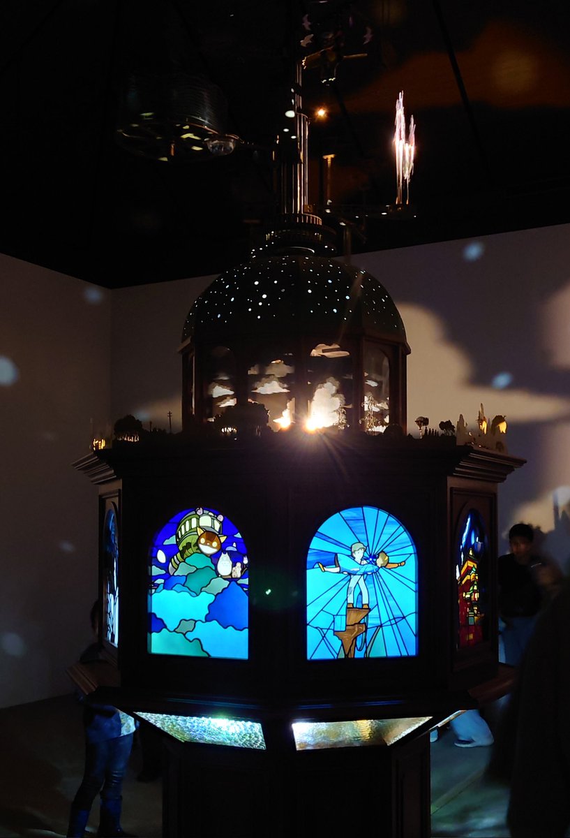 TOM7D's tweet photo. (25/09/20)④
バスで移動し会場へ。
「金曜ロードショーとジブリ展」in福島県立美術館

チケット(日時指定)は完売直前にとれたので、どんなものかと見てきた。
予想以上に客が多く、混んでてなかなか進まず…😣
絵コンテ等の展示物はスルーし撮影OKな立体物だけ見て回った。
さすがにジブリは人気だ♪ https://t.co/EUxgjFDFsW