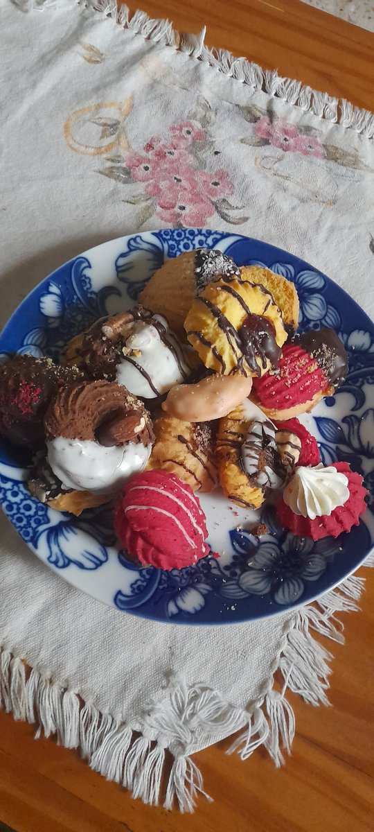 Desde que vi que acá a esto le dicen galletitas de vieja puta las como y me río a la vez