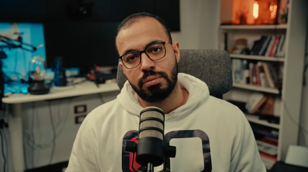 “If you stick to something for 2+ years, you’ll do great at it.”

I heard this from <a href="/droos_online/">Abouzaid</a> years ago, and it’s stayed with me.

Most people are distracted.

They start an e-commerce shop… then jump to digital products… then to content.

Few stick long enough to get good,