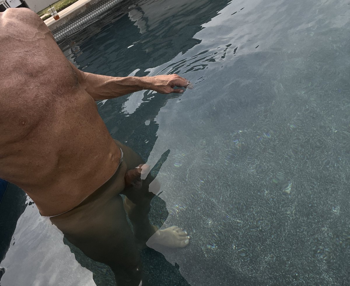yrich005's tweet photo. Enjoy what may be the last warm pool day!  Who else is out by the pool? https://t.co/LT0LKqMVps