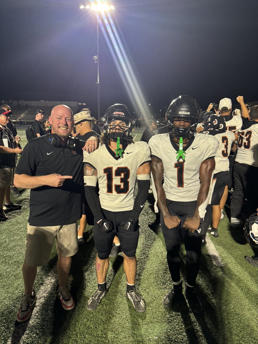 Defensive DOMINANCE last night!!
Both Cam (#1) &amp; Tarzan (#13) went OFF with 10 tackles EACH and 2 sacks EACH. 

⚡ Cam forced a fumble.
⚡ Tarzan sealed it with a SAFETY.
<a href="/CamHamiel/">Camren “Camo” Hamiel</a> <a href="/AntonioPara38/">Antonio “Tarzan” Para</a>