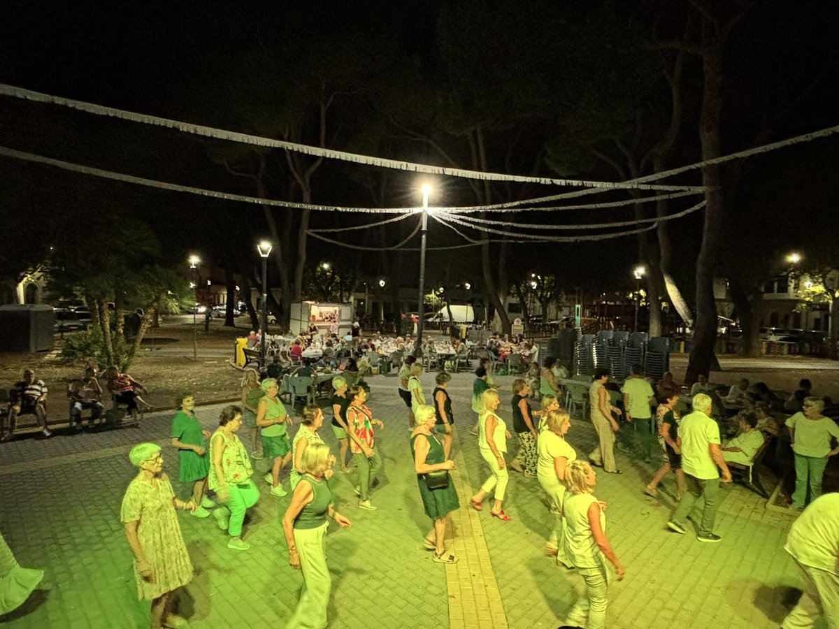 SocialistesInca's tweet photo. 🎊Seguim amb les festes de barriada! 

🌹Aquest cap de setmana ha estat el torn de les festes de Es Blanquer i els @SocialistesInca hem gaudit del tradicional sopar a la fresca, el ball en línea i l'actuació de Los Naipes. 

🫶🏼Com sempre, gràcies per la participació! #IncaSomTots https://t.co/eVuQJ1Fozo