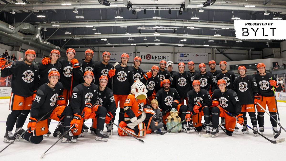 AnaheimDucks's tweet photo. Congrats to Team Black on winning the #FlyTogether Fan Camp scrimmage and taking home Lord Baconβs Mug!
#BYLTforthis https://t.co/UGXVra3qSI