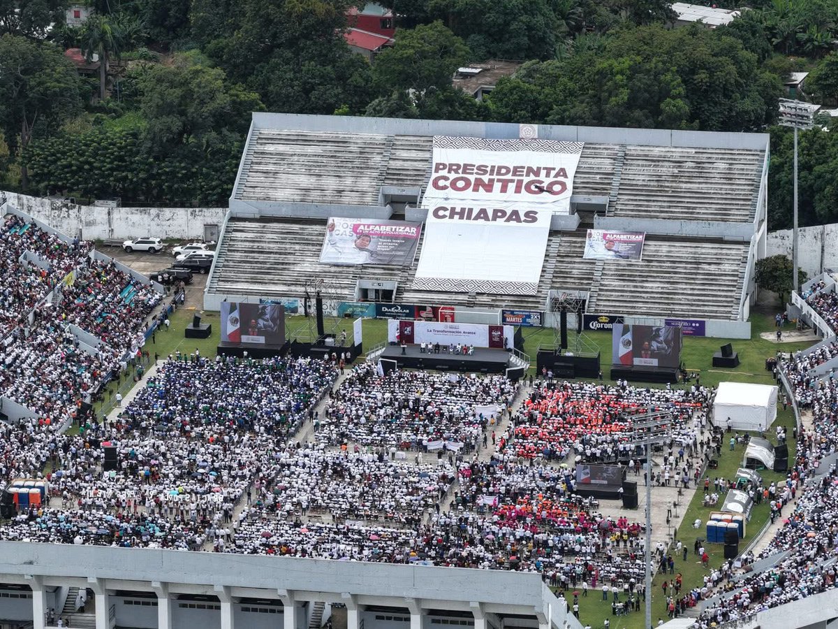 SAyBG_Chiapas's tweet photo. La secretaria de Anticorrupción y Buen Gobierno, Ana Laura Romero Basurto, acompañó al gobernador Eduardo Ramírez Aguilar durante la visita oficial de la presidenta de México, Claudia Sheinbaum Pardo en Tapachula Chiapas. Chiapas avanza por el camino correcto. https://t.co/556gLknk2r