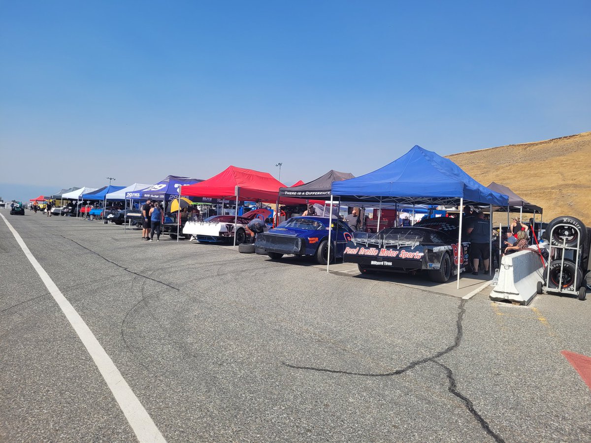 nwslms's tweet photo. It is an absolutely packed pit area here at @WVSOFanPlace on a beautiful sunny day. Bandoleros, Legends, Thunder Cars (Street Stocks), and the @nwslms will all have full fields of cars, as the Super Late Models headline the schedule, racing for $5,000 in the "Neal Newberry 125". https://t.co/HoVDZl217n