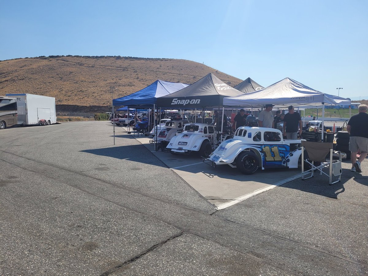 nwslms's tweet photo. It is an absolutely packed pit area here at @WVSOFanPlace on a beautiful sunny day. Bandoleros, Legends, Thunder Cars (Street Stocks), and the @nwslms will all have full fields of cars, as the Super Late Models headline the schedule, racing for $5,000 in the "Neal Newberry 125". https://t.co/HoVDZl217n