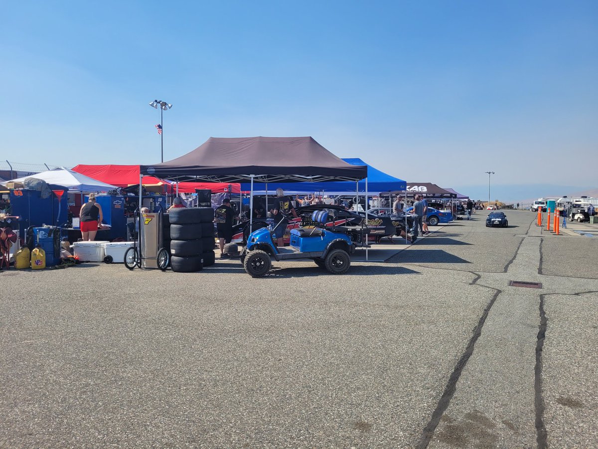 nwslms's tweet photo. It is an absolutely packed pit area here at @WVSOFanPlace on a beautiful sunny day. Bandoleros, Legends, Thunder Cars (Street Stocks), and the @nwslms will all have full fields of cars, as the Super Late Models headline the schedule, racing for $5,000 in the "Neal Newberry 125". https://t.co/HoVDZl217n