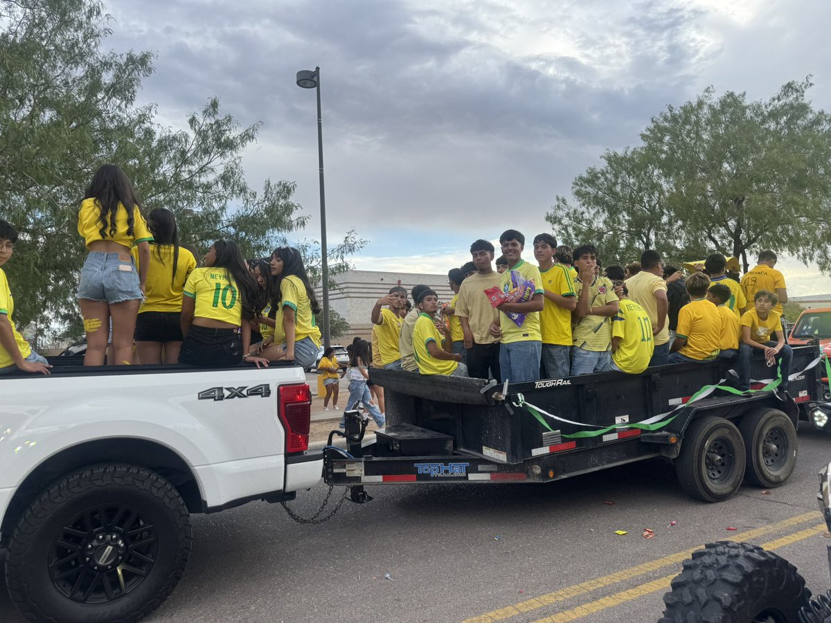 Gibbysoccer's tweet image. What an incredible week of Homecoming Celebrations! A fantastic parade, community pep rally, firework show, and a thrilling football victory. Let us cap off this unforgettable week with an evening of dancing and fun. We look forward to seeing you tonight, Falcons. @Eastlake_HS