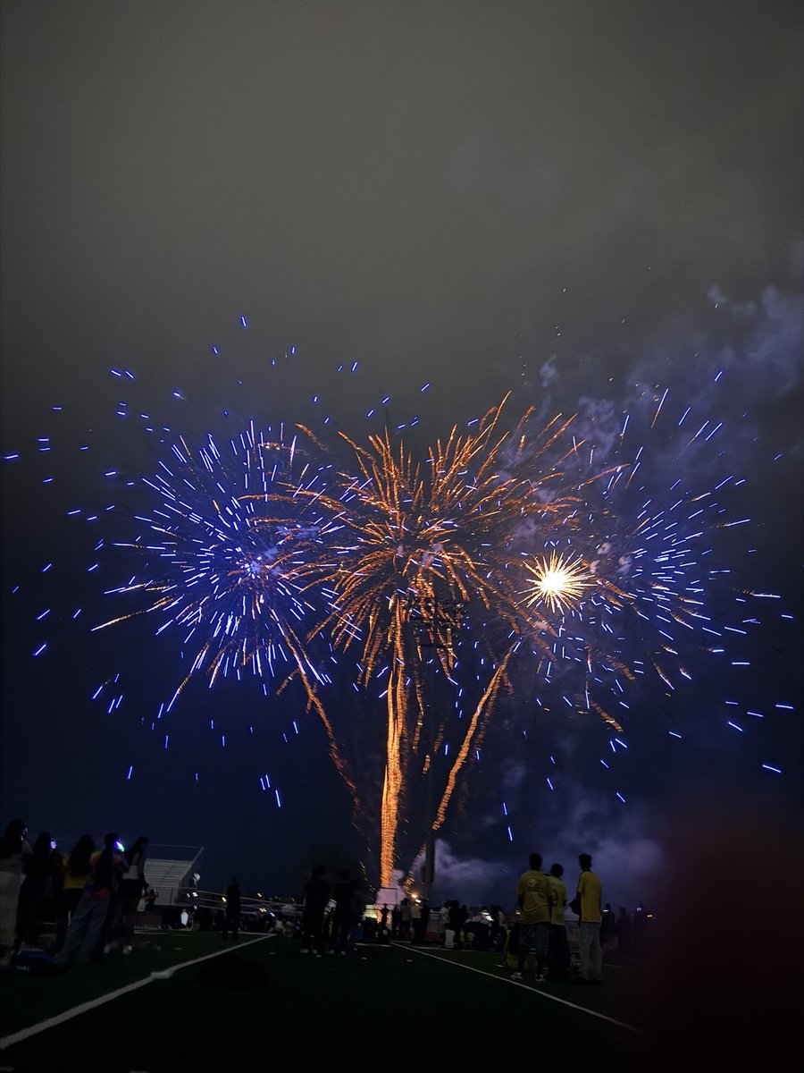 Gibbysoccer's tweet image. What an incredible week of Homecoming Celebrations! A fantastic parade, community pep rally, firework show, and a thrilling football victory. Let us cap off this unforgettable week with an evening of dancing and fun. We look forward to seeing you tonight, Falcons. @Eastlake_HS