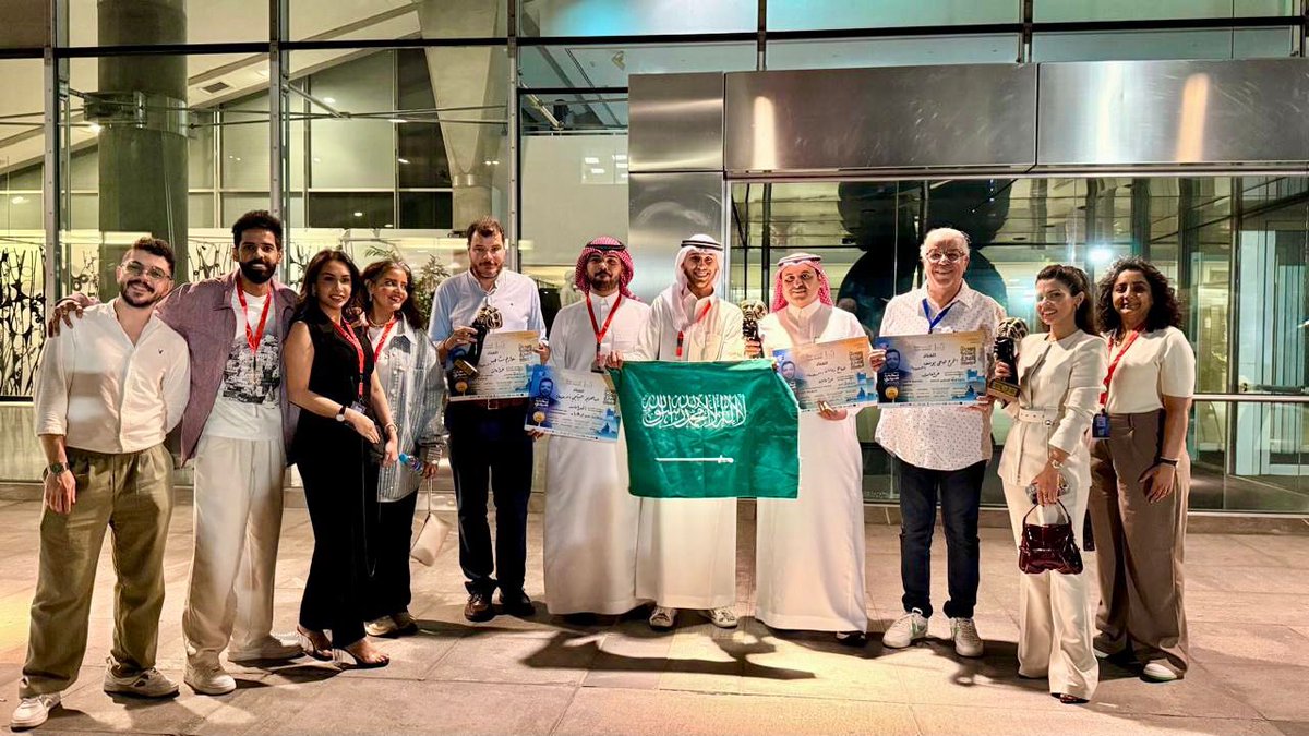 في الإبداع، نثق 

"فزاعات" الحصان الأسود في #مهرجان_الإسكندرية_المسرحي_الدولي

حصد عرض "فزّاعات"، فرقة هوادي المسرحية 🇸🇦 

1- جائزة أفضل تأليف (المركز الأول): صالح زمانان 
2- جائزة افضل موسيقى (المركز الأول): حازم شاهين
3- شهادة التميز في الأداء : عبدالعزيز يتيمي
4- جائزة لجنة