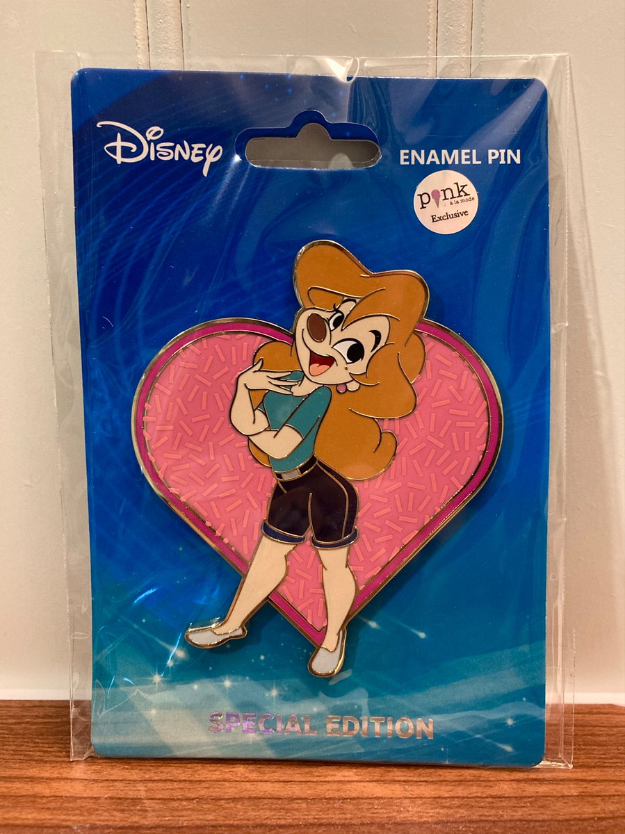 MicroFins's tweet image. A new Roxanne pin acquired!
Hand photo included for scale. 😆
