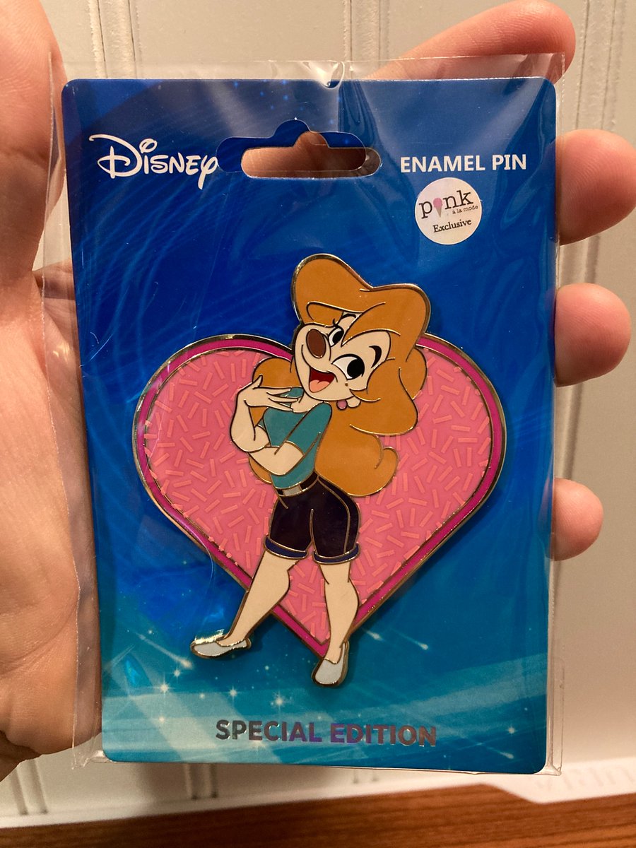 MicroFins's tweet image. A new Roxanne pin acquired!
Hand photo included for scale. 😆