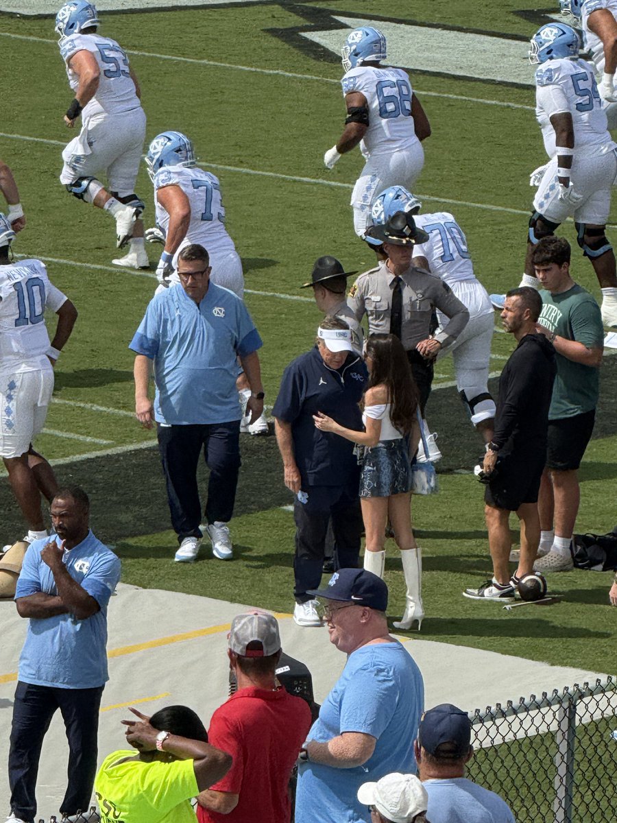 AB84's tweet image. Daddy I need $20 for the concession stand before the game starts.