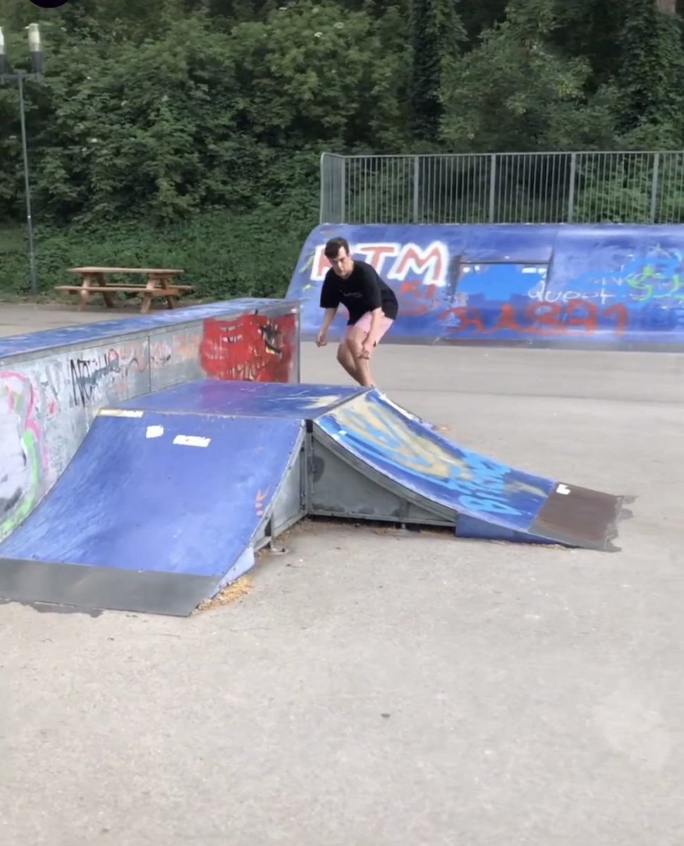 yo leute ✌️✌️heute mal wieder richtig ein abskaten 🛹 gucke tutorial von <a href="/juliandrexler/">Drexler</a>