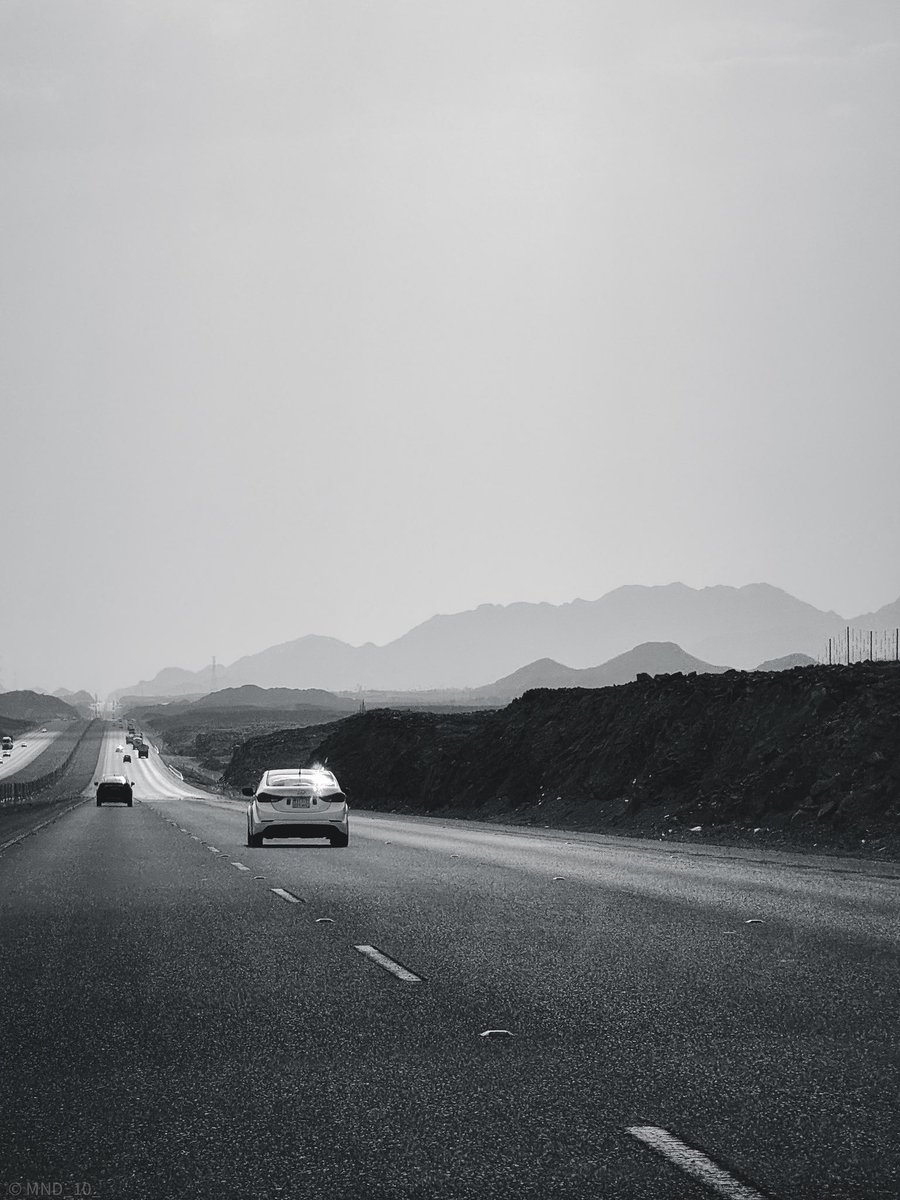 من ضباء للوجه وأملج وينبع.. بحر يفتح النفس وجبال تخليك تقول سبحان الخالق 🌊⛰️✨ #السعودية #البحر_الأحمر