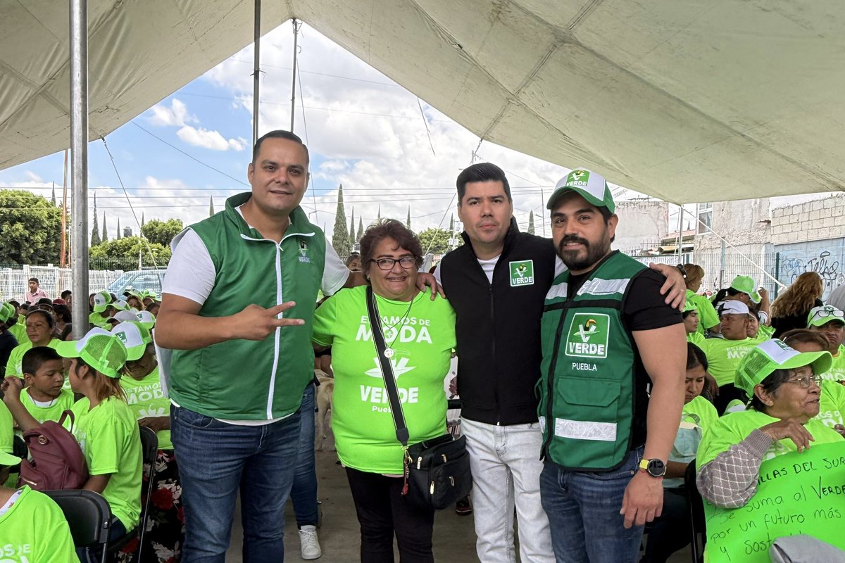 Rodrigo_DuranH's tweet photo. Hoy llevamos a cabo con éxito nuestra #CampañaDeAfiliación en el sur de nuestra bella ciudad de Puebla. 🪪🧔🏻‍♂️

El compromiso y liderazgo de nuestro dirigente municipal @RicardoChavero son clave para seguir fortaleciendo a esta gran #FamiliaVerde. 💚✌🏻 https://t.co/AVJuHpu0M6