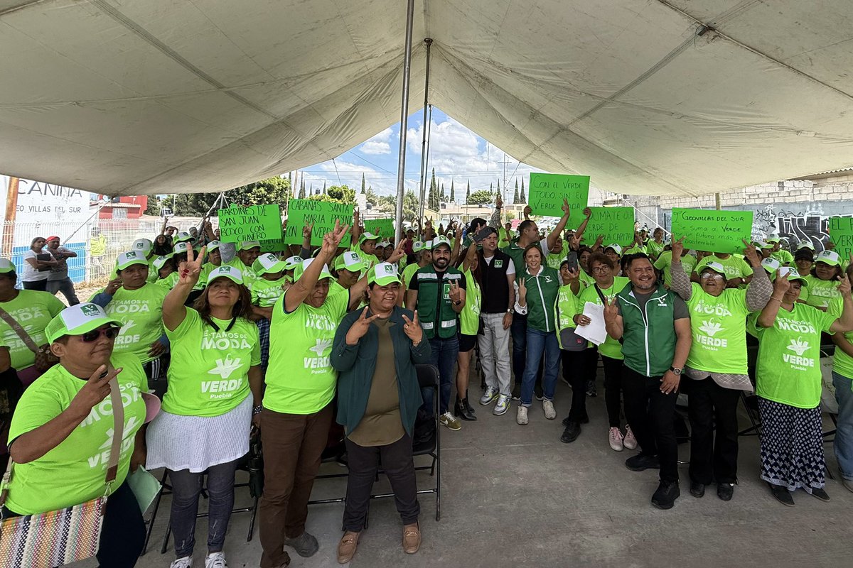 Rodrigo_DuranH's tweet photo. Hoy llevamos a cabo con éxito nuestra #CampañaDeAfiliación en el sur de nuestra bella ciudad de Puebla. 🪪🧔🏻‍♂️

El compromiso y liderazgo de nuestro dirigente municipal @RicardoChavero son clave para seguir fortaleciendo a esta gran #FamiliaVerde. 💚✌🏻 https://t.co/AVJuHpu0M6