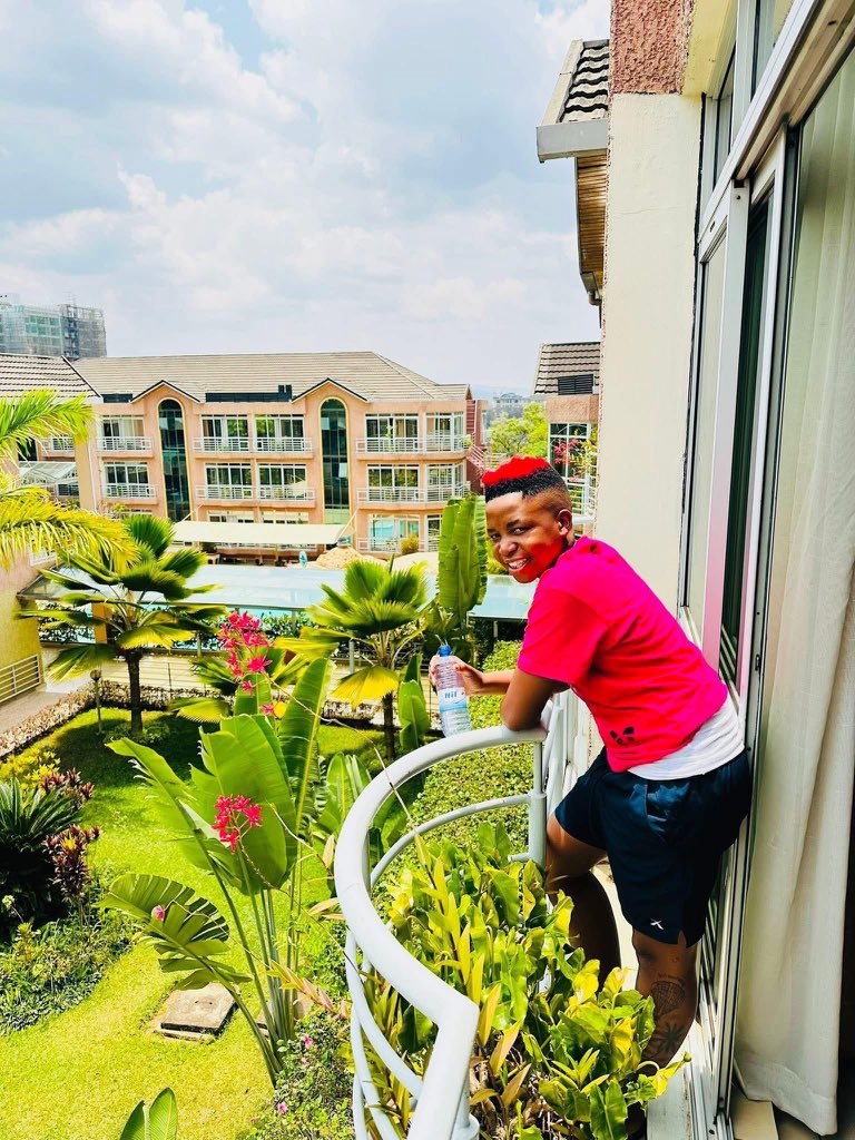 ChrisExcel102's tweet image. This boy must stop being Lazy … 

- The distance from Nigeria 🇳🇬 to South Africa 🇿🇦 is 6,500 km 

- If he cycles 120 km per day 

By December he’ll be here enjoying Christmas with his family… 🤧😩