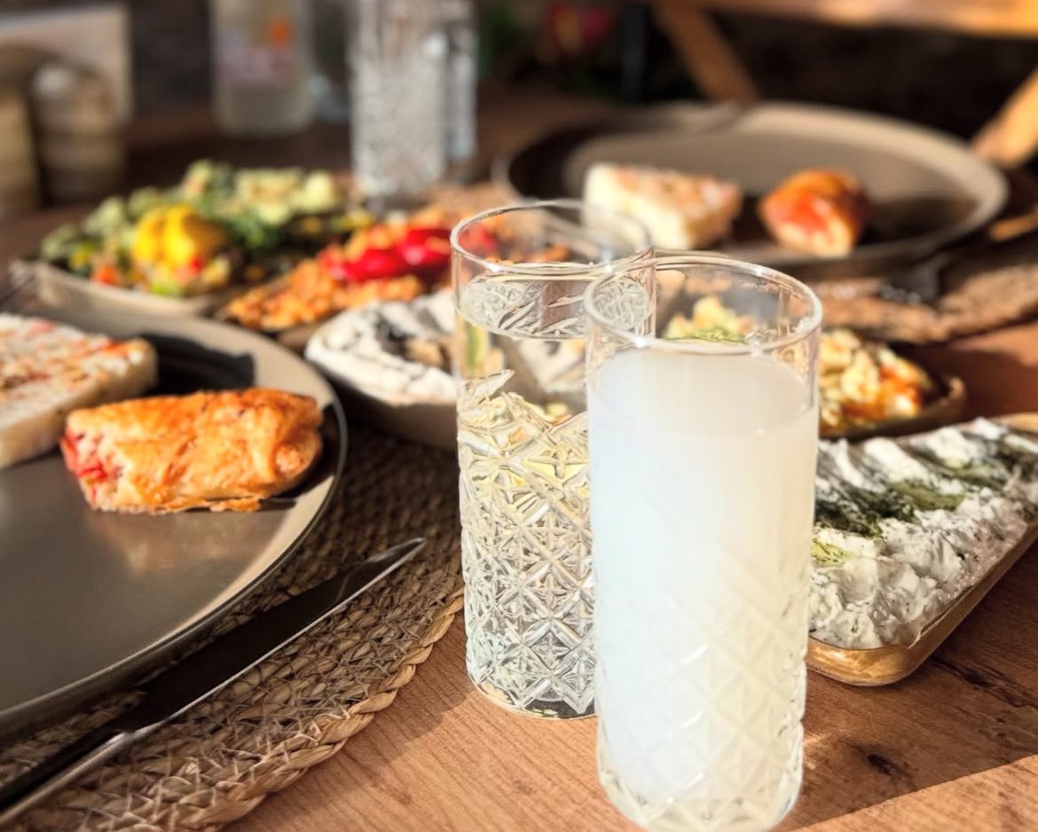 bu gecə içirəm rakı
sikirəm  kuzey ırakı