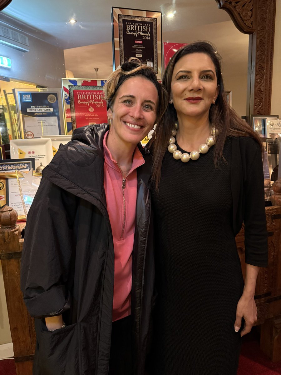 Look who’s come for dinner? Off duty, the award winning, Vicky McClure! Ambassador for Nottingham 😊 <a href="/Vicky_McClure/">Vicky McClure MBE</a> <a href="/OurDemChoir/">Our Dementia Choir with Vicky McClure</a> <a href="/nottslive/">NottinghamshireLive</a> <a href="/MyNottingham/">🏹 My Nottingham</a> <a href="/BBCNottingham/">BBC Nottingham</a> <a href="/LynettePinchess/">Lynette Pinchess</a> <a href="/Paulrobey/">🎤 Paul Robey</a>