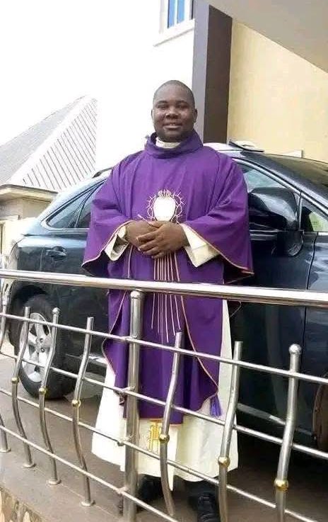 A Catholic priest, Fr. Matthew Eya, was killed by gunmen in Nigeria.

Info: Sahara Reporters