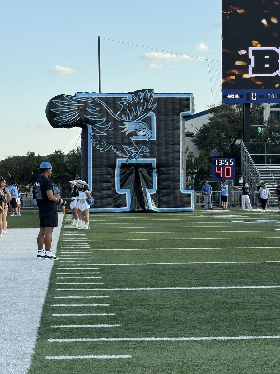 The BEST Student Trainers around are ready for GAME DAY!!!

Let’s go HAWKS!