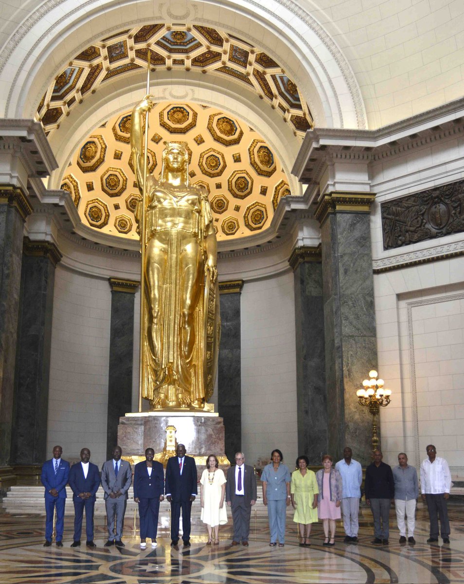 Hermosa jornada  de recibimiento a la Presidenta Asamblea Nacional República Democrática de Santo Tomé y Príncipe, Celmira de Almeida do Sacramento. Los diputados que la acompañan son graduados de la <a href="/CujaeRedSocial/">Universidad Tecnológica de La Habana</a> y la <a href="/UOCuba/">Universidad de Oriente</a> 
¡Orgullo de la formación en #Cuba!