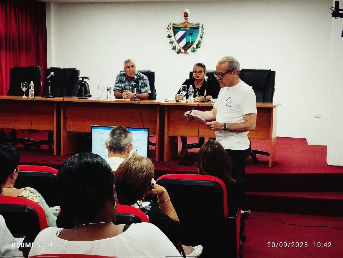 Acompañamos a VPM <a href="/EdMartDiaz/">Eduardo Martínez Díaz</a> y a Gobernadora <a href="/YanetHzP/">Yanet Hernández Pérez</a> en reunión de apoyo a la capital. Acordamos priorizar atención a gestión de residuos sólidos urbanos, a partir de experiencias locales positivas como proyecto "El Batazo" en Los Sitios, Centro Habana #Cuba #CITMARindeCuentas