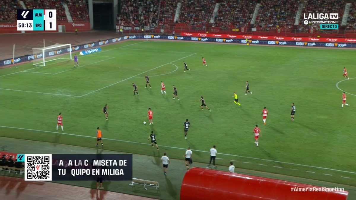 ⁉️💥 ¿Por qué expulsó Pérez Hernández a Guille Rosas?

👉🏻 El lateral cayó derribado fuera del campo y el árbitro pidió las asistencias sin saber si era necesario.

▪️ Guille Rosas, que desconocía su decisión, regresó al campo.

❌ Terrible manejo de la acción de Pérez Hernández.