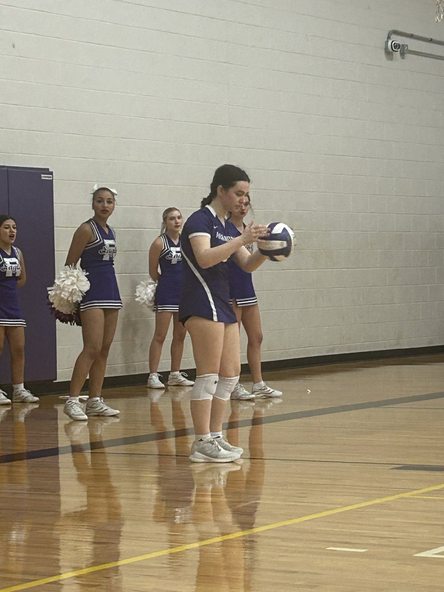 Coach_Griffin0's tweet image. Not the outcome they wanted but these former lady broncos played hard last night! #mygirls #proudcoach @WestJHAthletics @RHSVB_EAGLES
