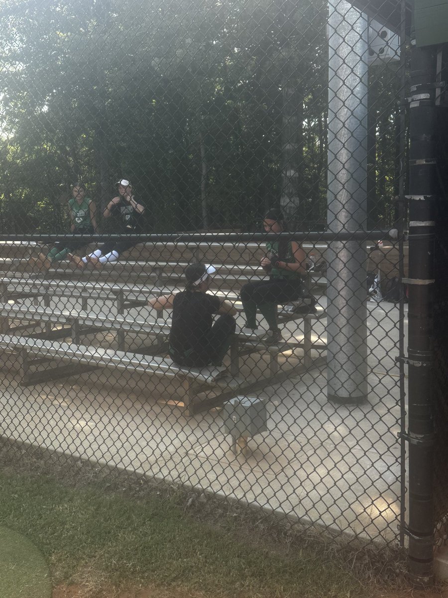 BIG/LITTLE PRACTICE 💚🥎 
Bonds &gt; Ball ✨
Growing as athletes. Growing as leaders. #GoChiefs 🔥 #Family #Softball #Leadership #Teamwork