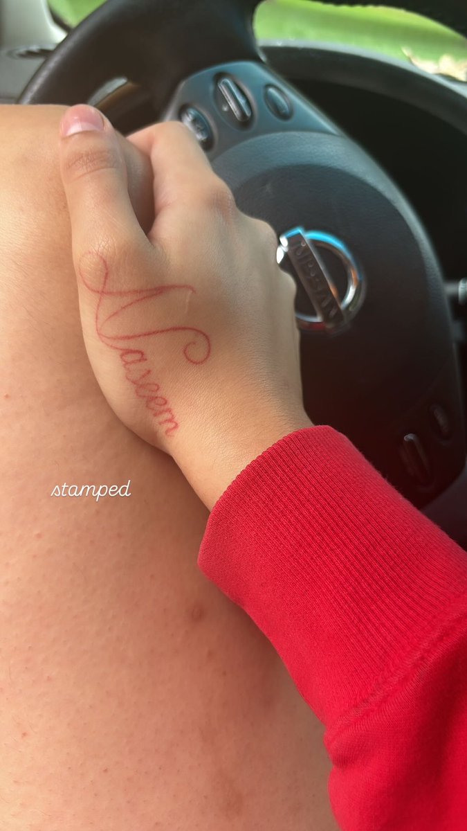 msfeez's tweet image. ain’t a soul realer than you walking these streets n i stamp that. #foreverahk