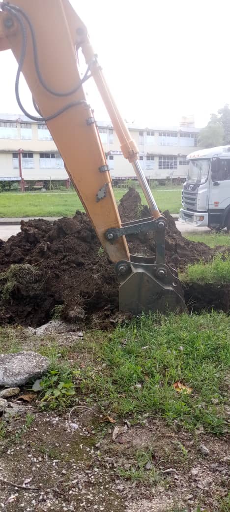 YanetsyCubana's tweet photo. Hoy nos trasladamos hasta el edificio 25-A en #Bayamo para compartir y dialogar sobre los problemas que afectan a nuestro barrio #UnidosXCuba https://t.co/f4FiRUVVQt
