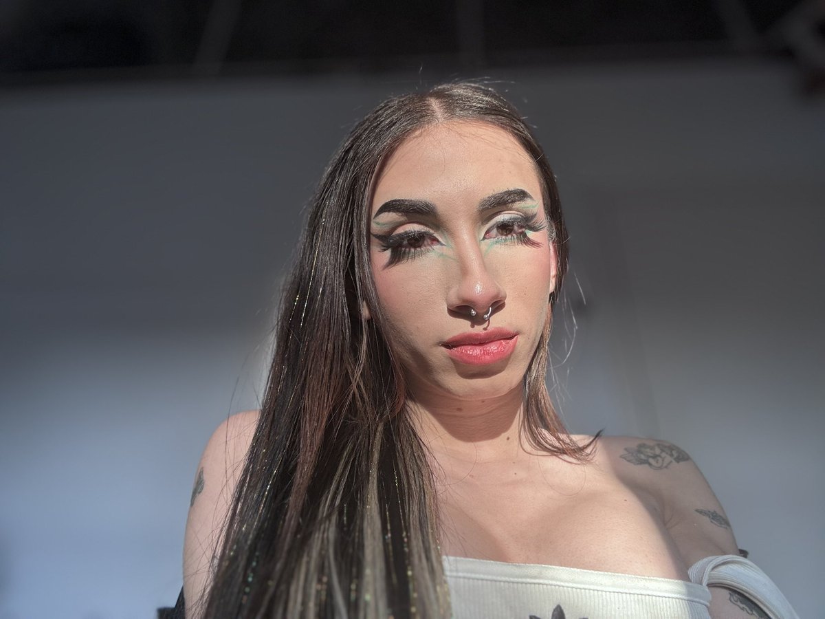 Veggiezinha's tweet image. mamãe agora é da Kick 💚 

muito feliz em anunciar pra vcs que agora estamos de casa nova e a partir de hoje as lives serão na verdinha todo dia às 18:00!!