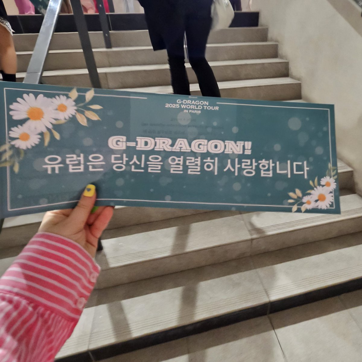#GDRAGONinPARIS - GD was so so good 😭 he's so fucking cool, I caaaan't