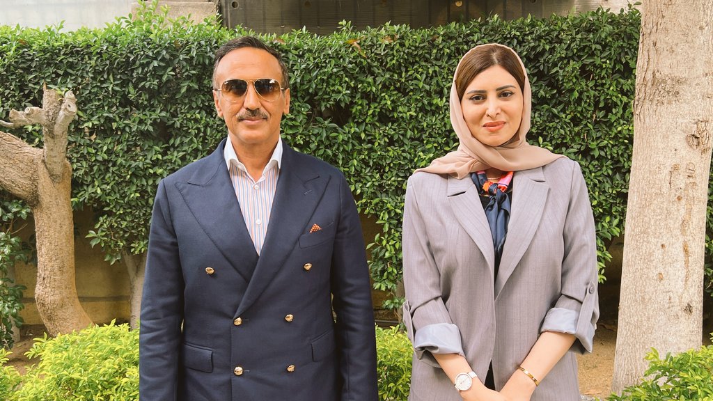 اليوم سعدت بلقاء السفير أحمد علي عبدالله صالح، نجل الرئيس الراحل علي عبدالله صالح، في القاهرة وبرفقة نخبة مميزة من شباب اليمن من مختلف المحافظات.

كان لقاءً مميزًا تحدثنا فيه عن أعمال ومشاريع مركز إنصاف للحقوق والتنمية، وجهودنا المستمرة في مجالات حقوق الإنسان والتنمية.

السفير