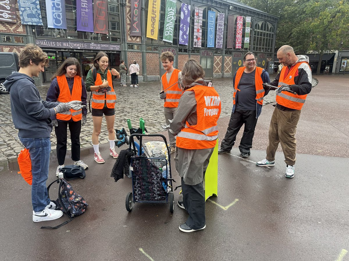 Word Clean up Day :Nettoyage des Espaces verts de Wazemmes avec l association Wazemmes Propre nathalie samadi  <a href="/ch_brun/">Charlotte Brun</a>