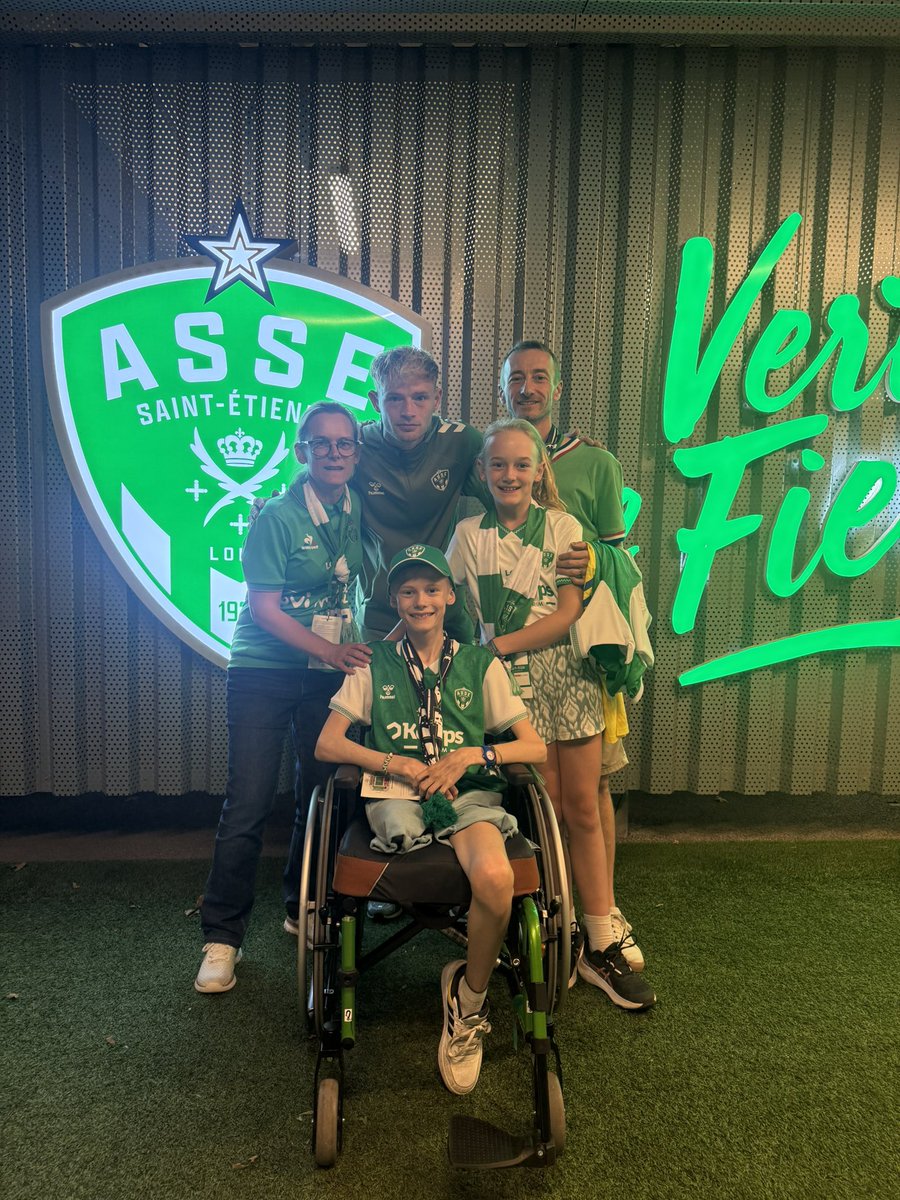 ASSECoeurVert's tweet photo. 🥹 Ce soir, notre Raphaël a partagé avec nous un moment unique dans le Chaudron, en découvrant les coulisses de #ASSESDR au plus près des Verts.

Cette victoire, elle est pour toi Raph ! 💚 https://t.co/e6MbAGjoEO
