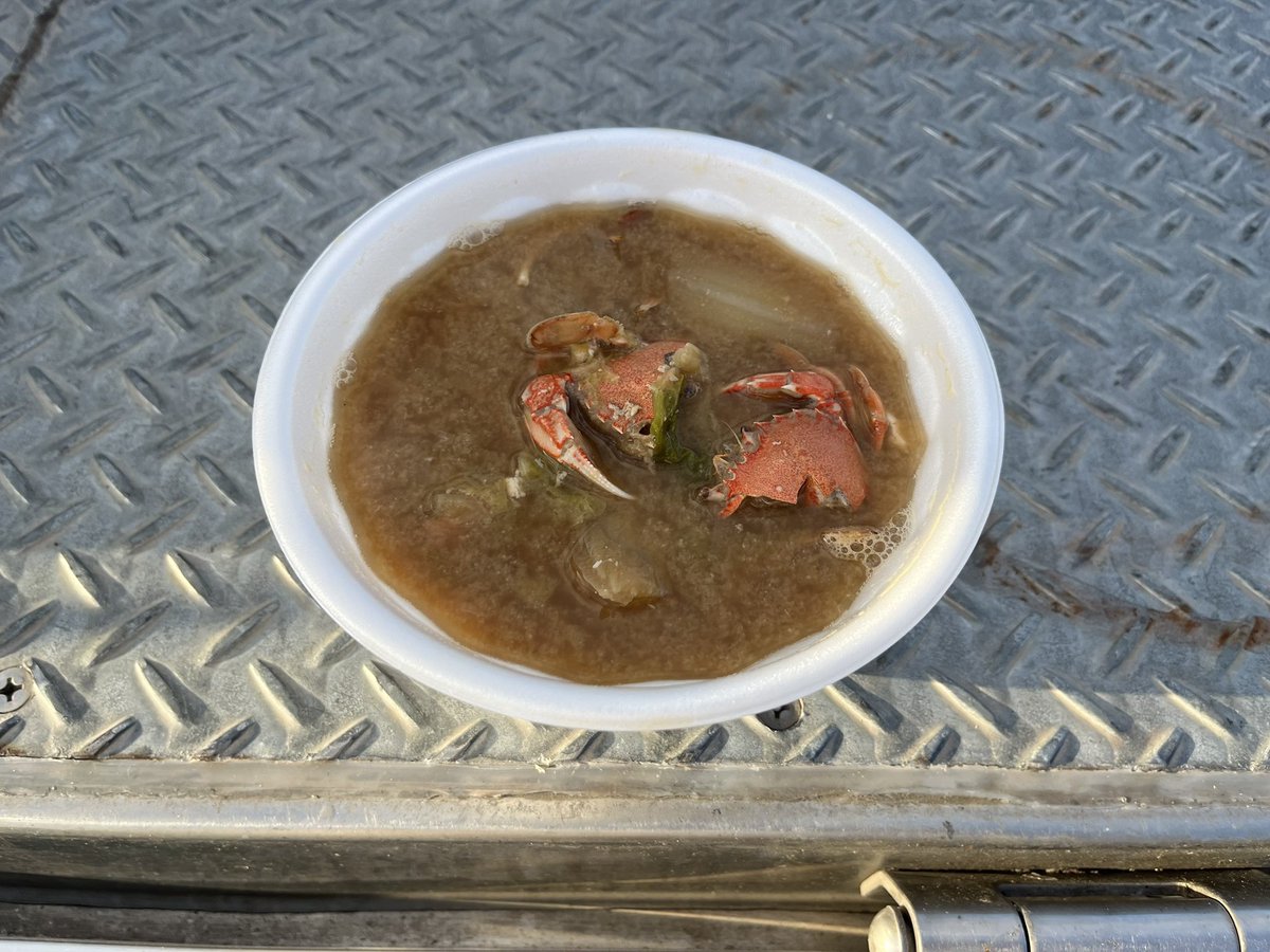 おはようございます
館鼻岸壁朝市のかに汁うまい