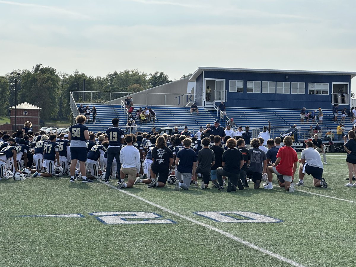 CarsonP2008's tweet photo. Thank you to @CoachAbbs for putting a show on, thank you to the rest of @Trinefb and @TrineUniversity for the amazing visit https://t.co/V8Ik5x80gT