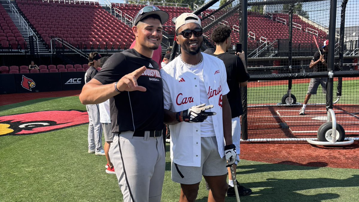 LouisvilleBSB's tweet image. A pair of Louisville legends in the batter’s box. 

@spidadmitchell x @leek_willi 

#GoCards